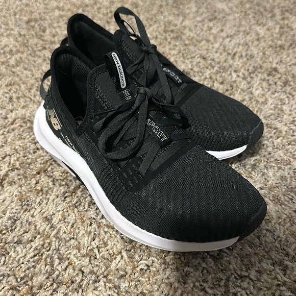 New Balance tennis shoes size 6 - Picture 1 of 1